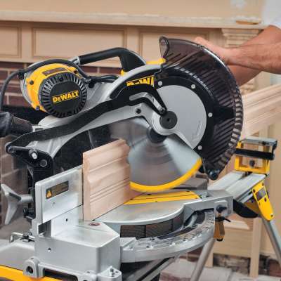 Пила торцовочная DeWalt DW 716