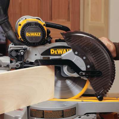 Пила торцовочная DeWalt DW 717 XPS