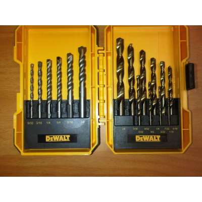 Дрель ударная DeWalt DWD 024 AV